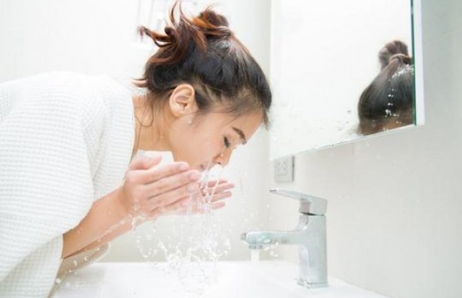 Magija umivanja ledenom vodom: Koža zablista u roku od 2 minuta