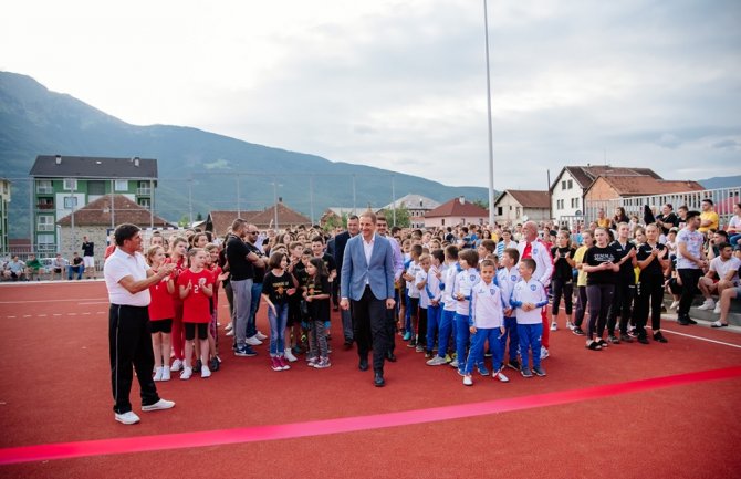 Svečano otvoreni školski tereni u Plavu vrijedni 250 000