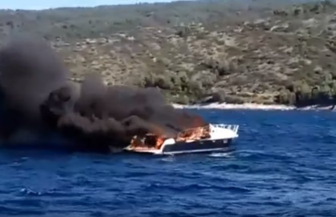 Hrvatska: Izgorjela i potonula jahta, iz mora spašeno dvoje stranih državljana(VIDEO)