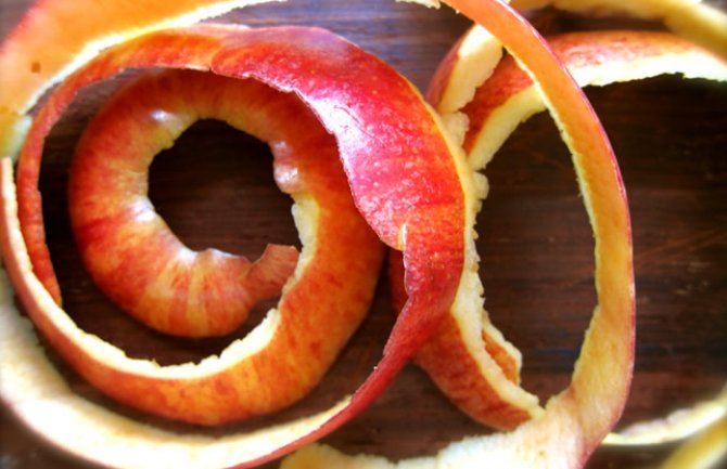 Korom od jabuke neutrališite miris tokom prženja