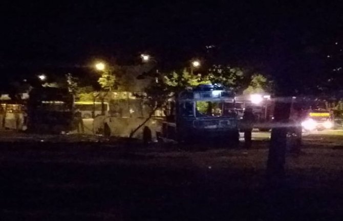 Dva autobusa izgorjela u Novom Sadu, čula se jaka detonacija