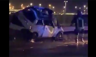 Djevojka poginula kada je pijavica zahvatila i bacila njen auto ka zaštitnoj ogradi (VIDEO)