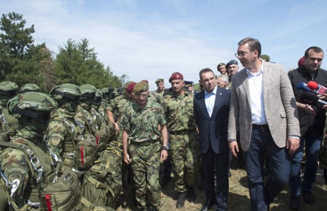 Vučić: Hvala Putinu, stižu nam i Mi-35, Mi-17, još oklopnih vozila i tenkova (VIDEO)