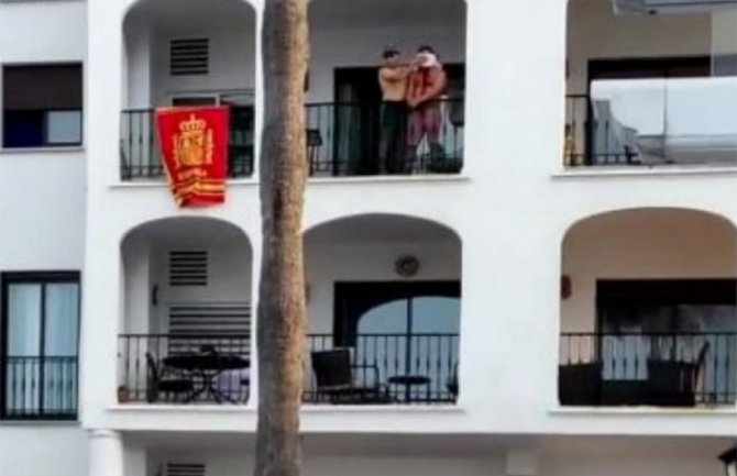 Španija: Srbin kuhinjskim nožem prerezao vrat zemljaku na balkonu (VIDEO)