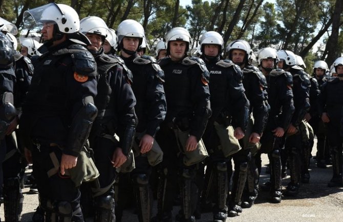 Zatvaranjem ulica u Podgorici policija sprječava neprijavljena okupljanja