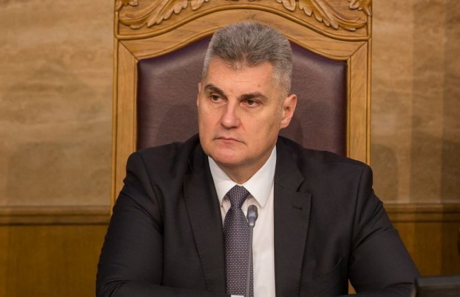 Brajović pozvao poslanike da se suzdrže od političkih poruka