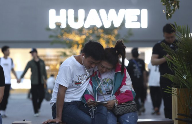 Uprkos američkim sankcijama Huawei i dalje drugi najveći proizvođač telefona