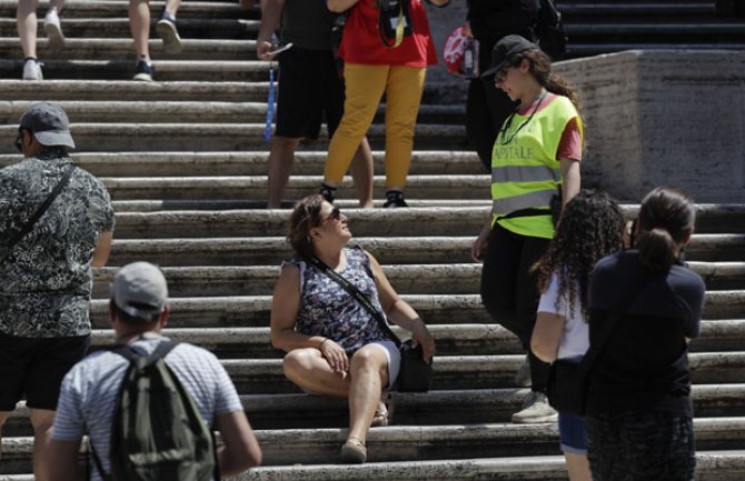 Rim: Na poznatim španskim stepenicama zabranjeno sjedjenje, kazna i do 400 eura