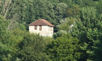 Srbija: Četvorostruko ubistvo u zabačenom selu, slučajni prolaznik zatekao tijela dva dana posle zločina