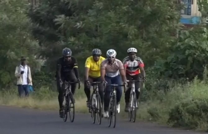 Za dobre stvari ne postoji izgovor: Kenijci biciklima putovali do Meke kako bi obavili hadž (VIDEO)