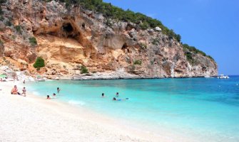 Vlasti vraćaju pijesak prikupljen iz kofera turista na plaže Sardinije  