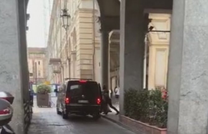 Srpkinja oteta u Torinu usred bijela dana zbog duga od 50.000 eura (VIDEO)
