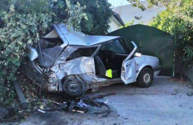 U saobraćajnoj nesreći u Đenovićima povrijeđene tri osobe