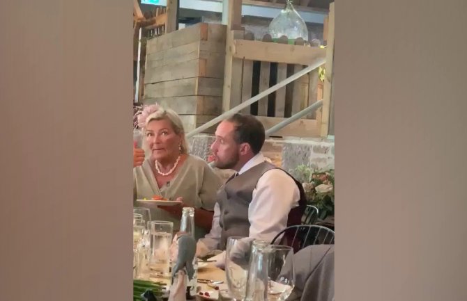 Haos na svadbi: Mladoženja se napio na svadbi pa potom sjeo pored tašte (VIDEO)