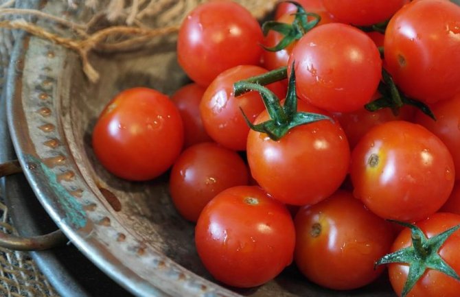 Niko ne zna da ove simptome izaziva paradajz