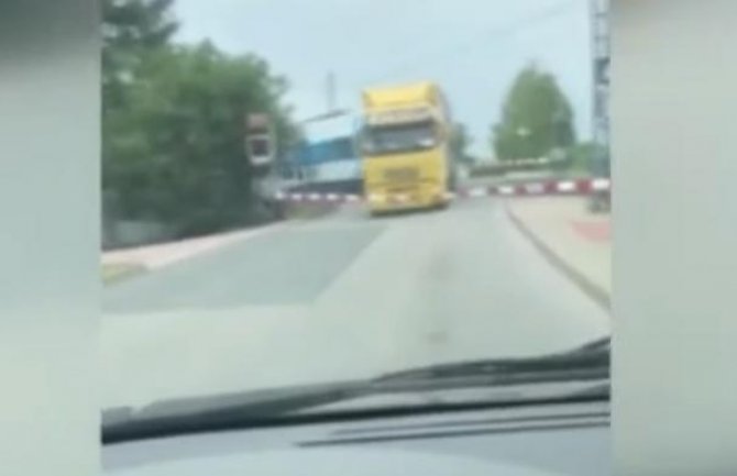 Češka: Voz raznio kamion sa srpskim tablicama, povrijeđeno osam osoba (VIDEO)