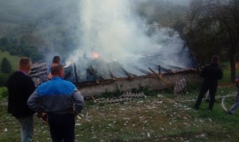 Bijelo Polje: Grom zapalio štalu, potpuno izgorjela