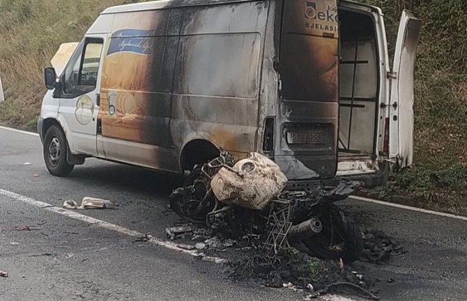 Nezgoda na putu Berane - B. Polje: Motor udario u kombi pa se zapalio