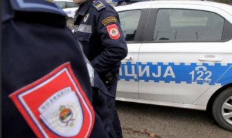Uhapšena baba u Šipovu: Podvodila maloljetnu unuku starijem muškarcu