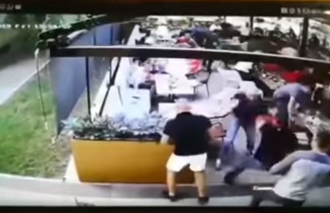 Uznemirujući snimak: Zet Nataše Bekvalac brutalno pretučen u tuči i izboden nožem(VIDEO)