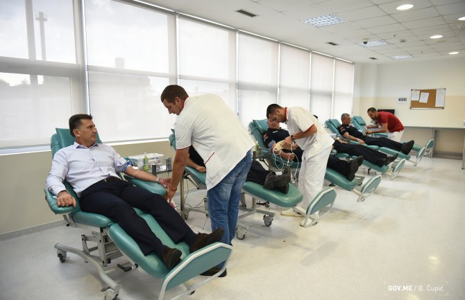 Humanost na djelu: Akcija dobrovoljnog davanja krvi službenika MUP-a i Uprave policije