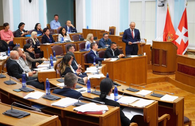 Cetinjski parlament jednoglasno o davanju Oboda u zakup
