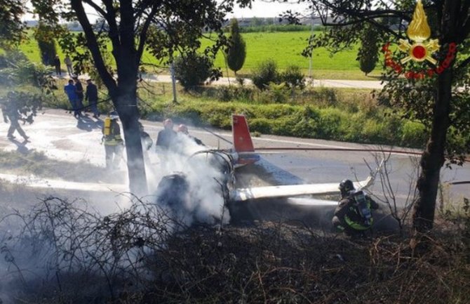 Italija: Srušio se mali avion, jedna osoba poginula (FOTO)