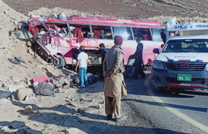 Autobus udario u brdo, poginule 22 osobe, 15 povrijeđenih
