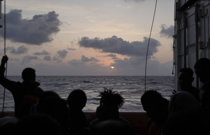Brod sa 182 migranta plovi međunarodnim vodama između Italije i Malte nema gdje da pristane