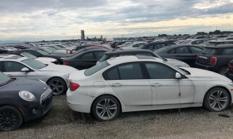 Automobilsko groblje: Skoro 3.000 BMW-a trune zbog soli(FOTO)