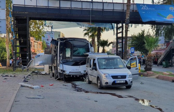 Turska: Bombaški napad na autobus pun policajaca