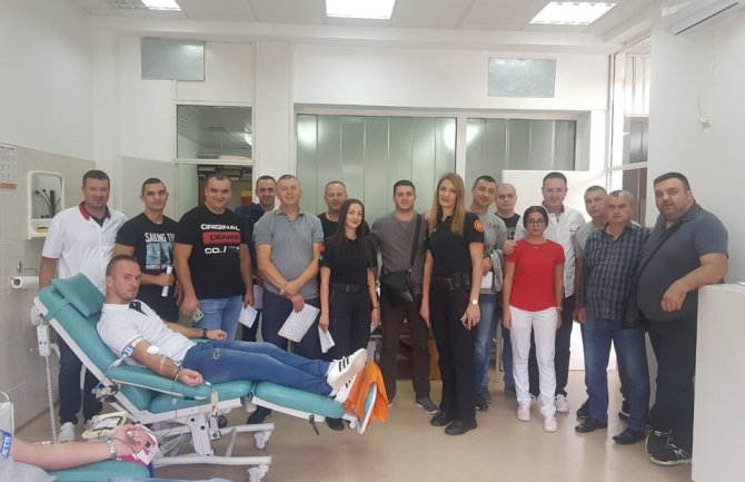 Policajci iz Bijelog Polja i Mojkovca doborovoljno dali krvi: Uvijek na usluzi građanima