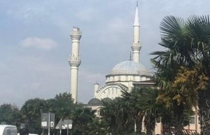 Zemljotres u Istanbulu: Srušila se munara džamije(VIDEO)