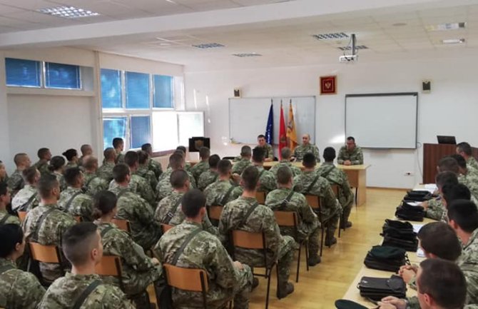 Podmlađivanje kadra u Vojsci Crne Gore se nastavlja