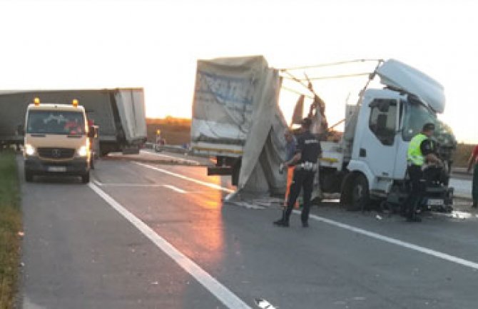 Sudar dva kamiona na Ibarskoj magistrali, jedna osoba stradala (VIDEO)