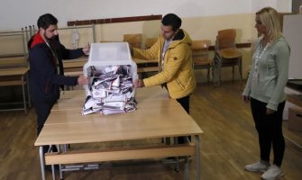 Preliminarni rezultati kosovskih izbora, tri partije proglasile pobjedu