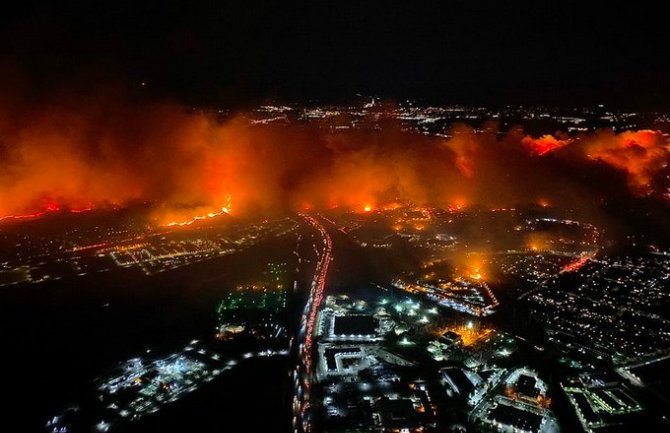 Los Anđeles: Bukte požari, 100.000 evakuisanih