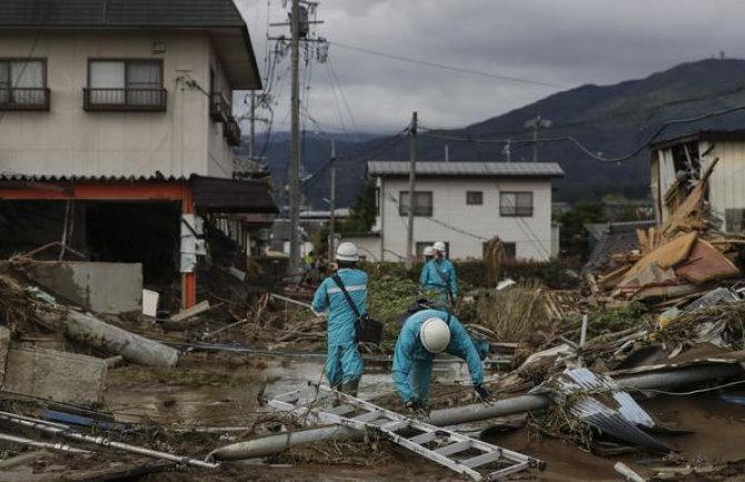 Novi bilans žrtava u Japanu zbog nevremena: 70 mrtvih, 15 nestalih
