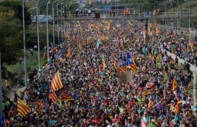 Kolaps u Kataloniji: Stotine hiljada pristalica nezavisnosti stiže na protest u Barselonu 