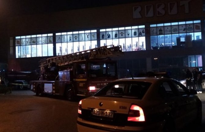 Kakanj: Zapalio se tržni centar, jedna osoba stradala (VIDEO)