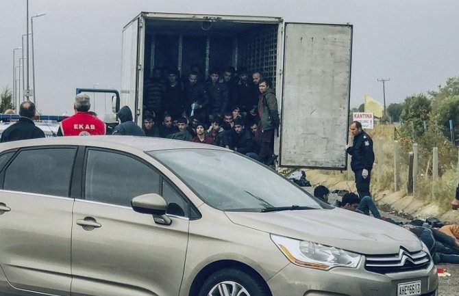 Grčka: U kamionu hladnjači pronađen 41 migrant