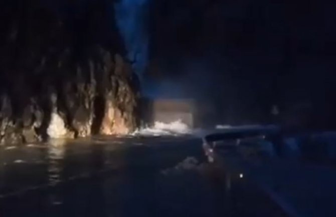 Pogledajte snimak: Potop u kanjonu Morače, stanje i dalje alarmantno (VIDEO)