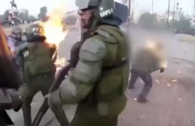 Čile: Tokom protesta zapaljene dvije policajke, njihovo stanje ozbiljno (VIDEO)