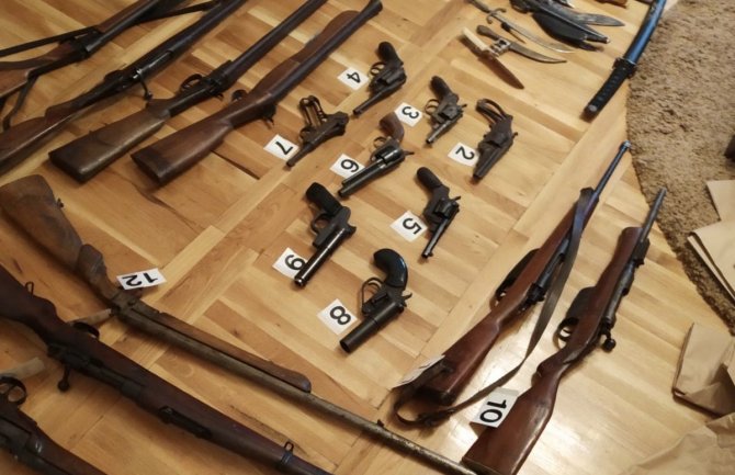 Pretresi u PG: Oduzeto 37 komada vatrenog oružja i drugi predmeti, uhapšene dvije osobe(FOTO)