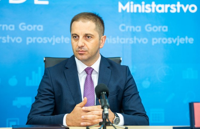  Šehović najavio razgovore o povećanju zarada na UCG i pomoć profesorici Milošević 
