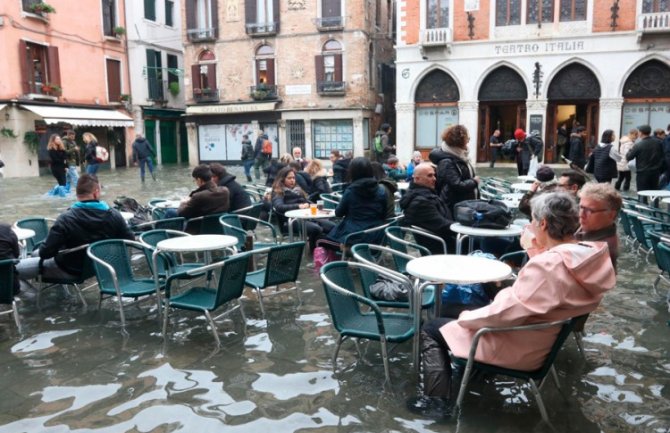 Venecija ponovo pod vodom, trg zatvoren