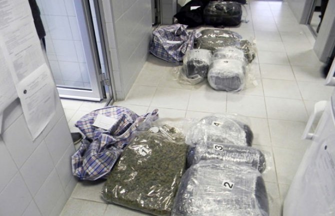 Podgoričanin uhapšen u Užicu sa 50 kilograma droge (FOTO) VIDEO)