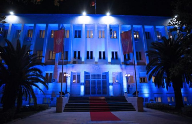 Zgrada predsjednika Crne Gore osvijetljena plavom bojom