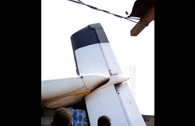 Kongo: Putnički avion pao na kuće, najmanje 27 mrtvih  (VIDEO)