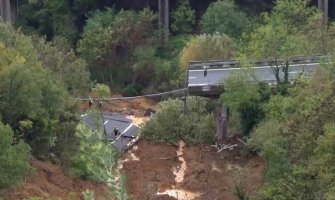 Italija: Zbog obilnih kiša srušio se most na auto-putu (VIDEO)